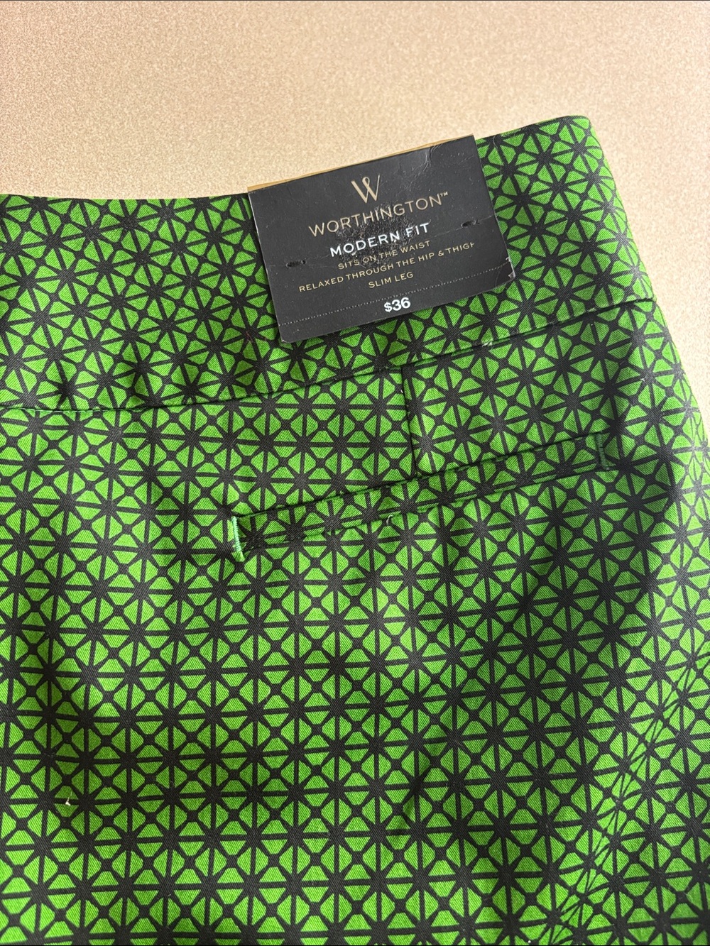 Worthington green geometric crop pants. NWT Size 8